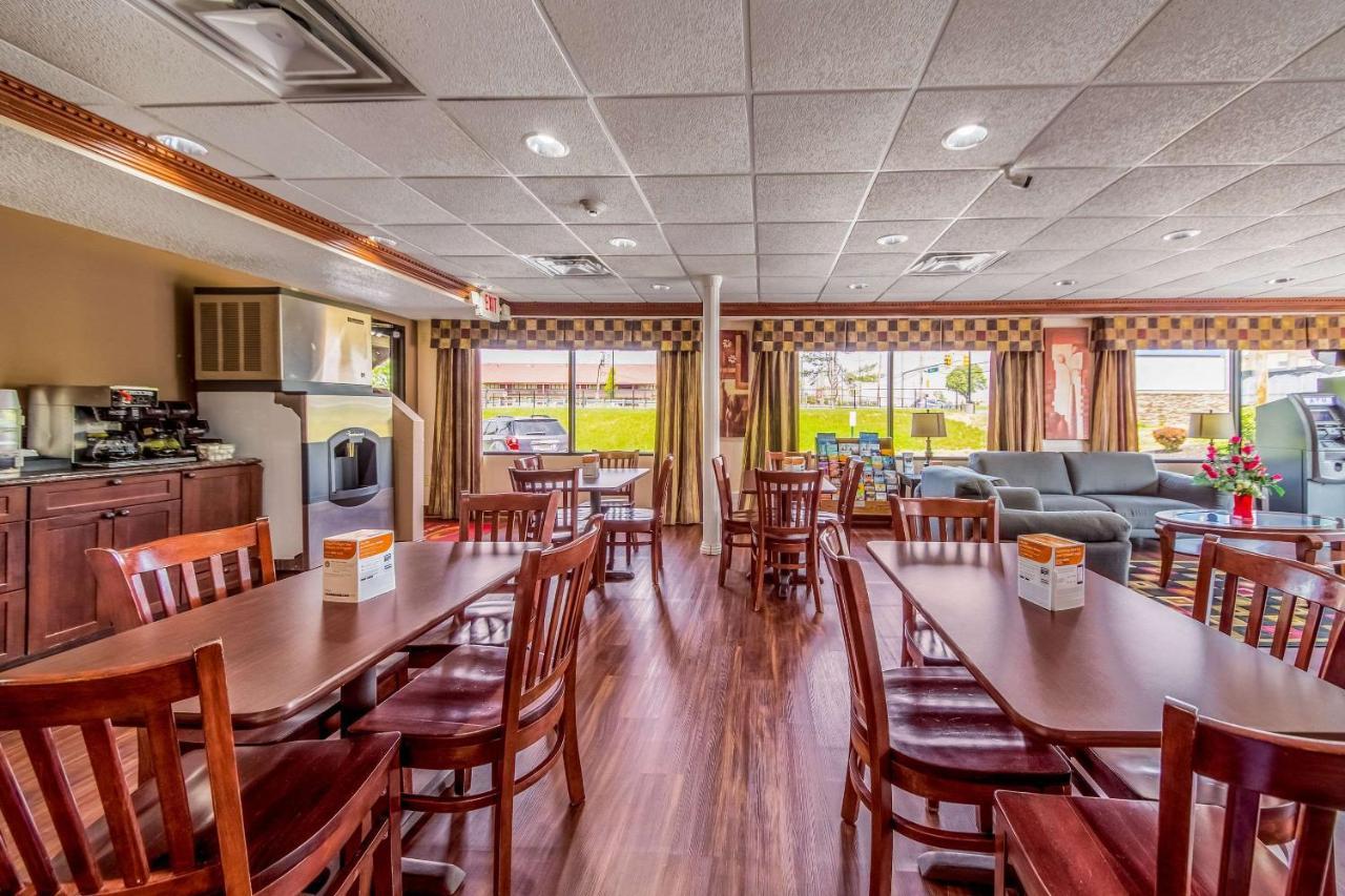 Econo Lodge Маунт Лорел Екстериор снимка
