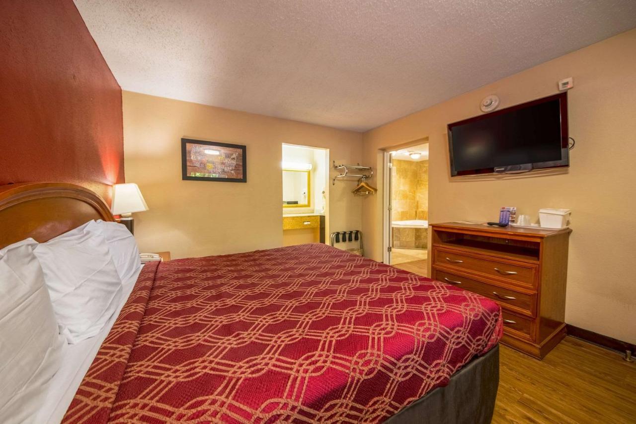 Econo Lodge Маунт Лорел Екстериор снимка