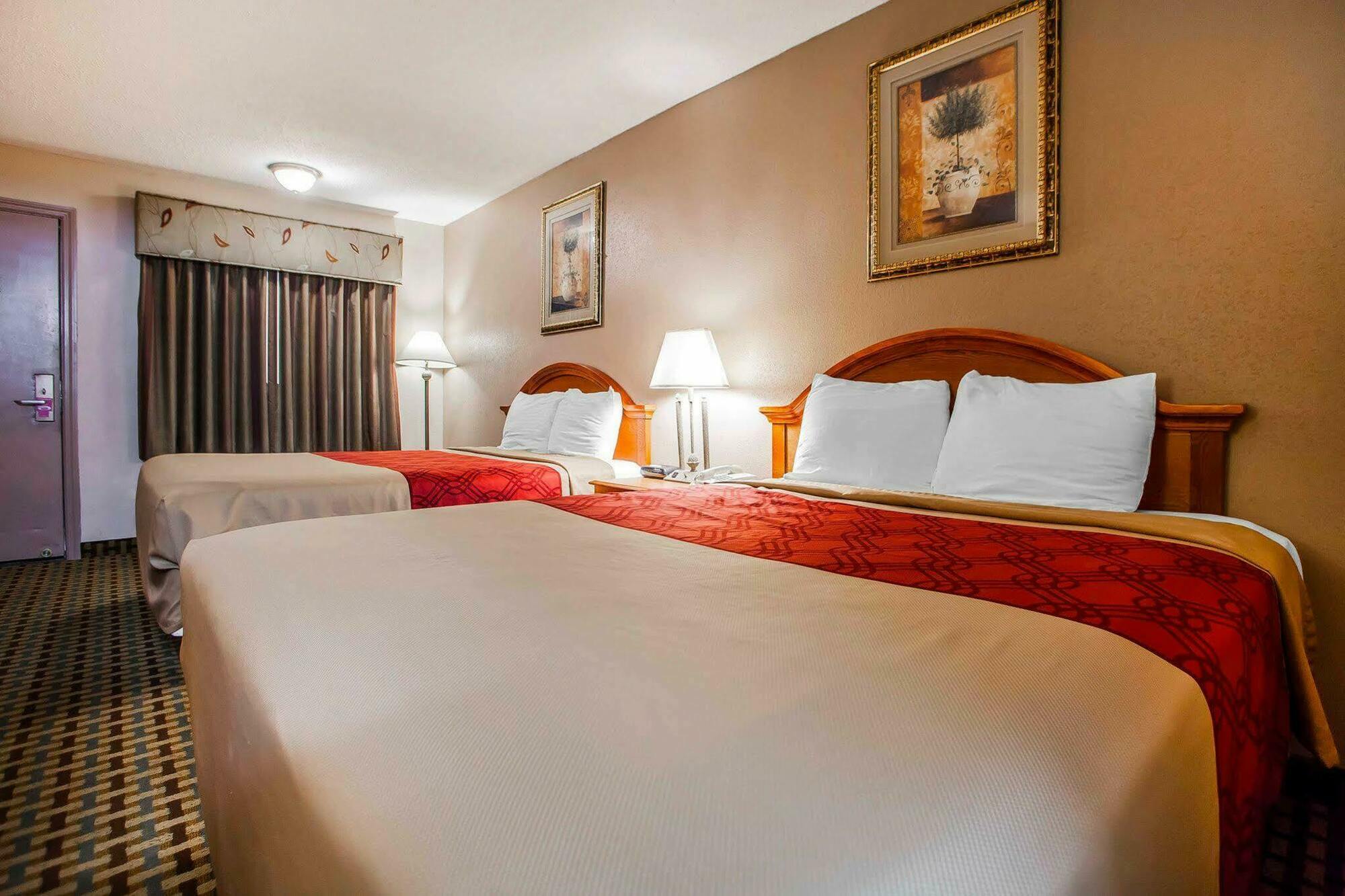 Econo Lodge Маунт Лорел Екстериор снимка