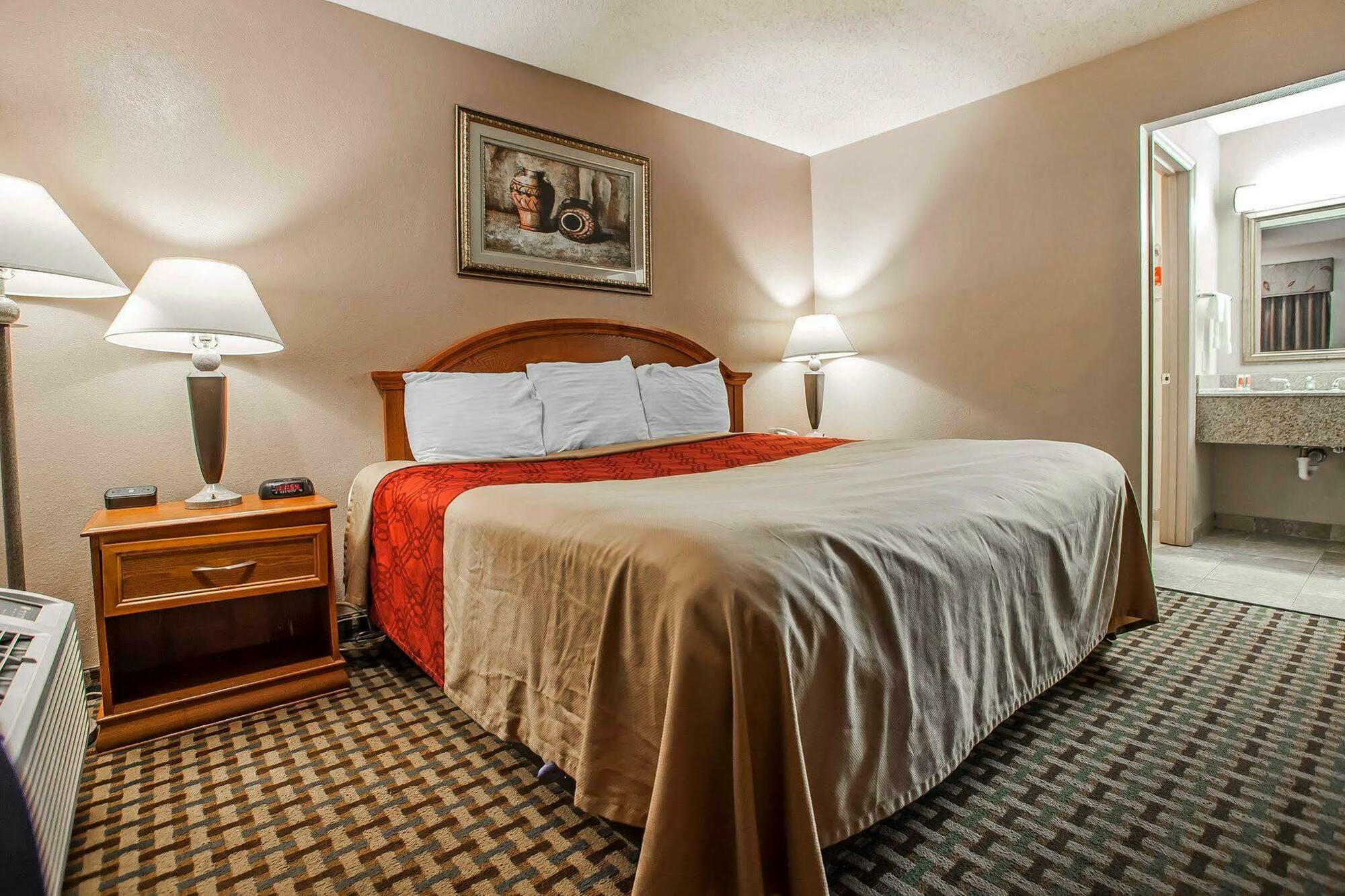 Econo Lodge Маунт Лорел Екстериор снимка